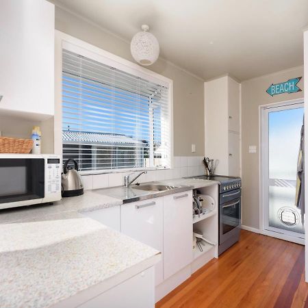 The Black Bach - Mt Maunganui Holiday Home Маунт-Маунгани Экстерьер фото