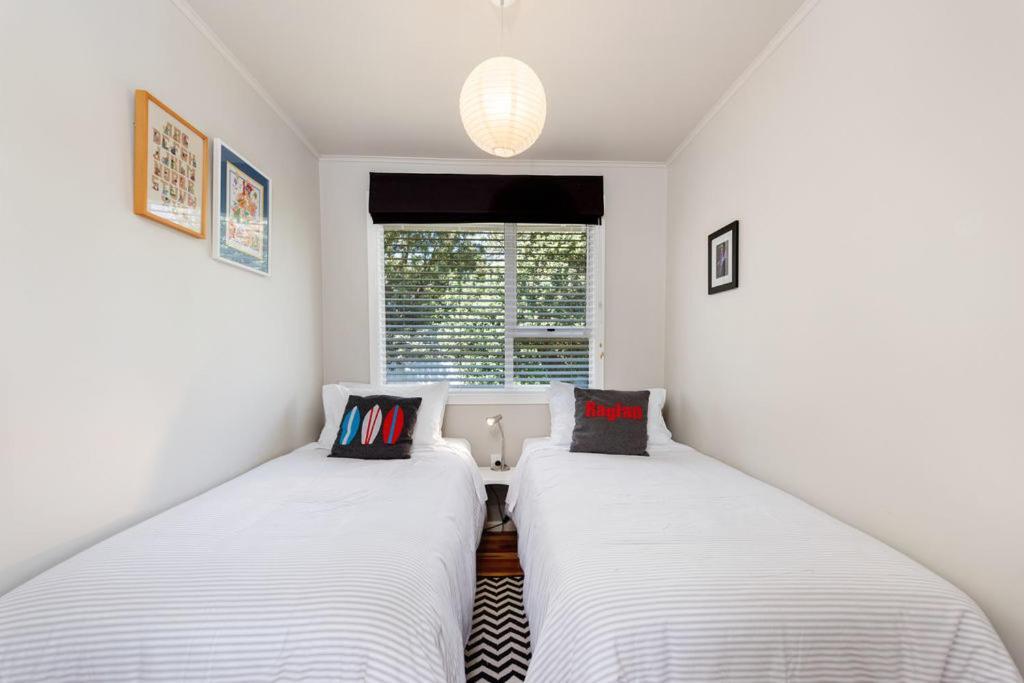 The Black Bach - Mt Maunganui Holiday Home Маунт-Маунгани Экстерьер фото