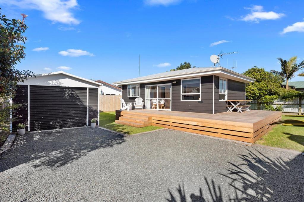 The Black Bach - Mt Maunganui Holiday Home Маунт-Маунгани Экстерьер фото