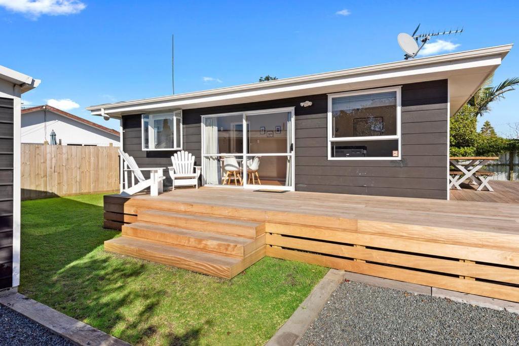 The Black Bach - Mt Maunganui Holiday Home Маунт-Маунгани Экстерьер фото