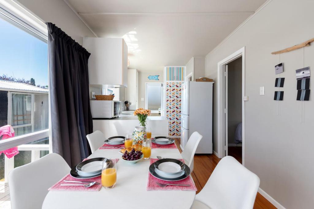 The Black Bach - Mt Maunganui Holiday Home Маунт-Маунгани Экстерьер фото