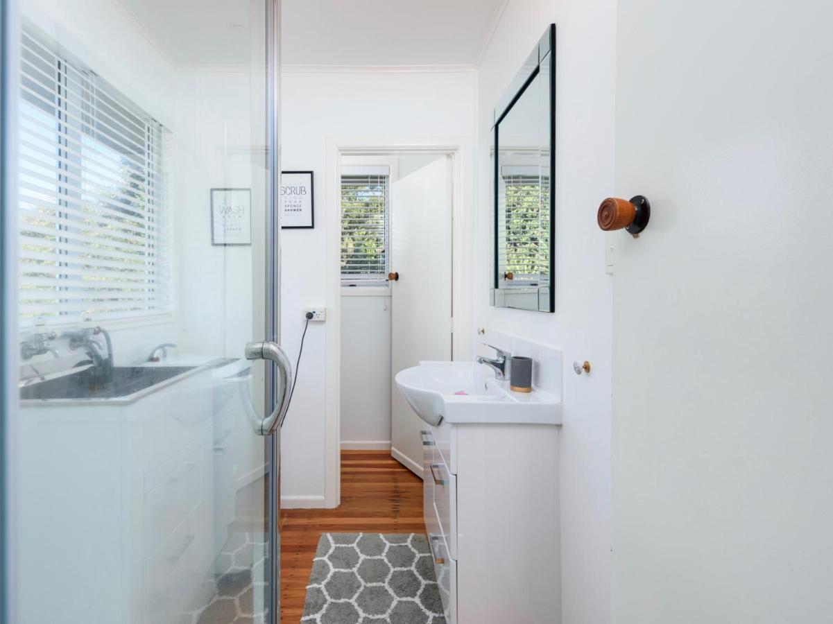 The Black Bach - Mt Maunganui Holiday Home Маунт-Маунгани Экстерьер фото