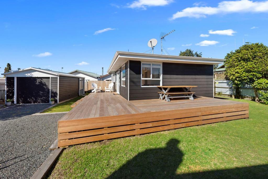 The Black Bach - Mt Maunganui Holiday Home Маунт-Маунгани Экстерьер фото